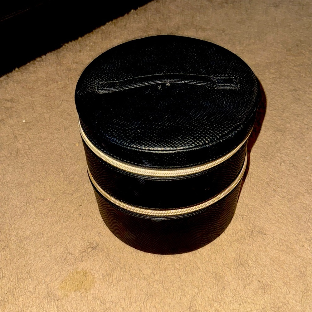 Makeup bag for travel! 2 compartments it includes a mini mirror inside!